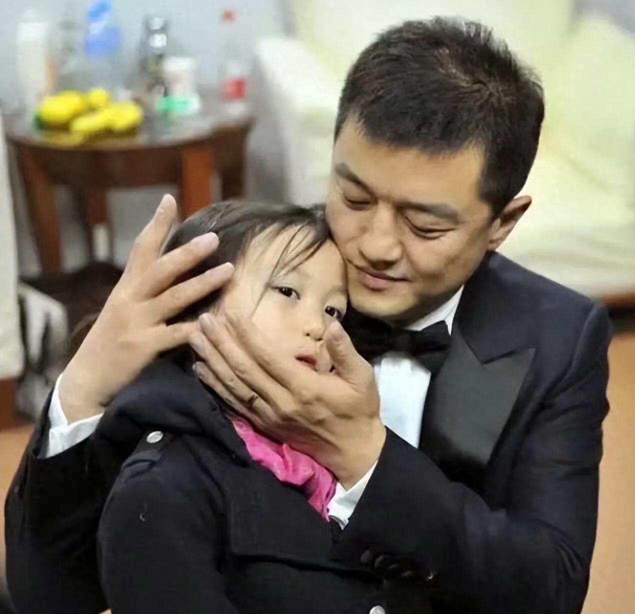 如今这个男人的魅力，全网都领略了。之前讨论时他总是避不开他的“知名”前女友与