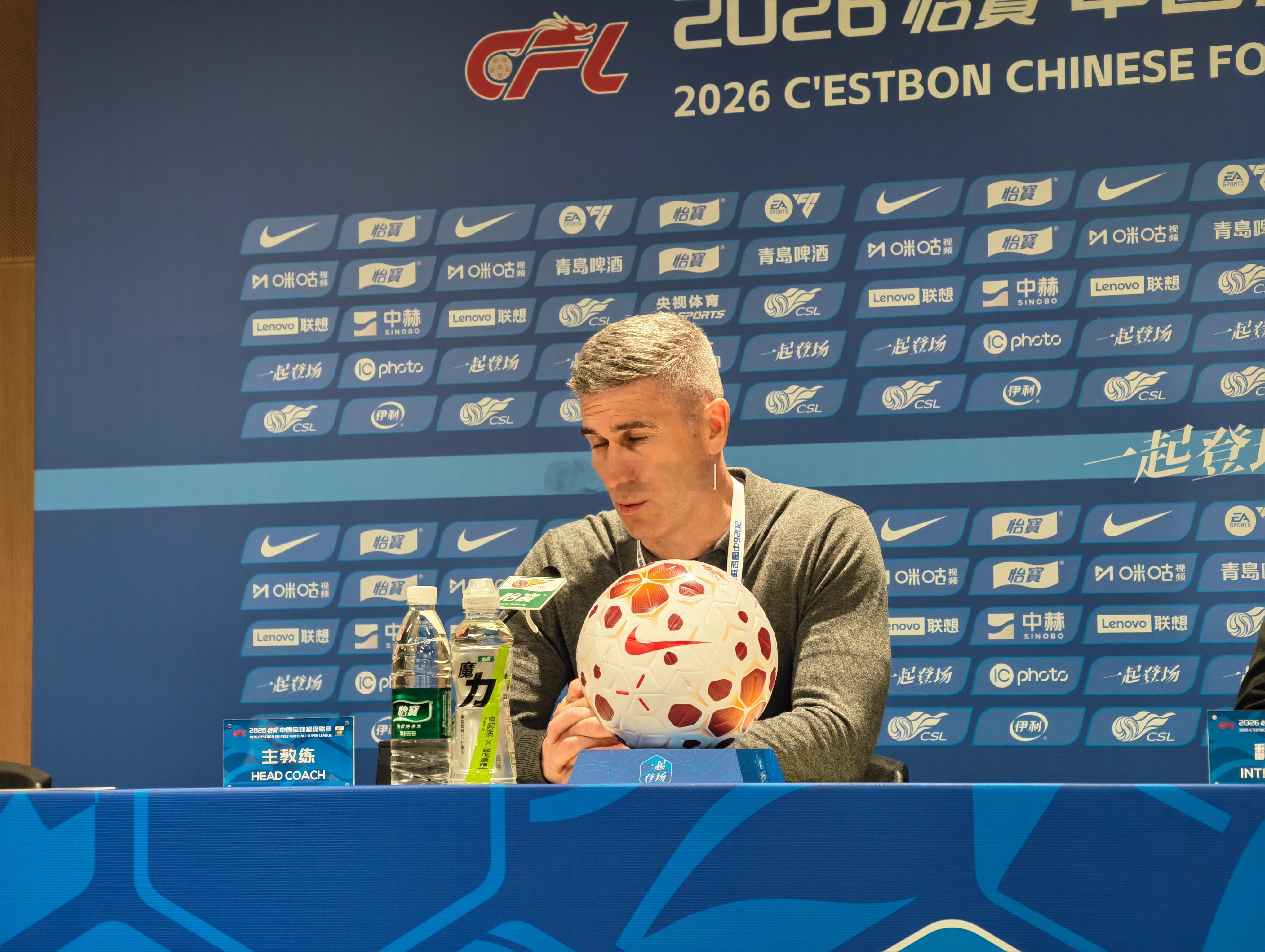 北京国安主帅蒙哥马利带来了英超的习惯，不让队员睡懒觉，正常都是上午训练，所以新