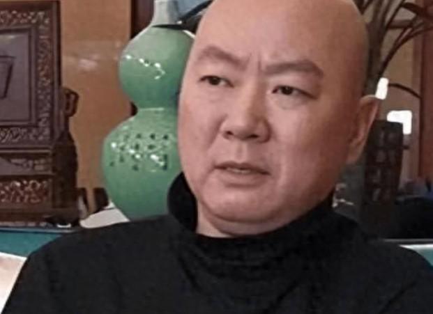 郭冬临现状曝光，这59岁还无儿无女简直太失败了！ 住着北京老房子，身形消瘦。