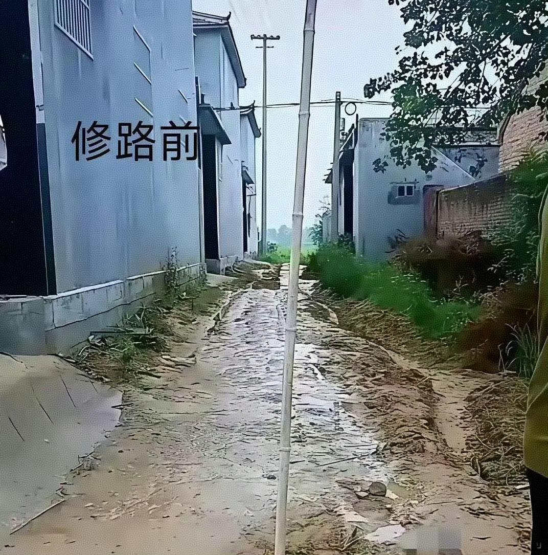 把路修成这样谁的错？农村路不修真不行，好天扬灰路，下雨水泥路。这家人盖了新房想