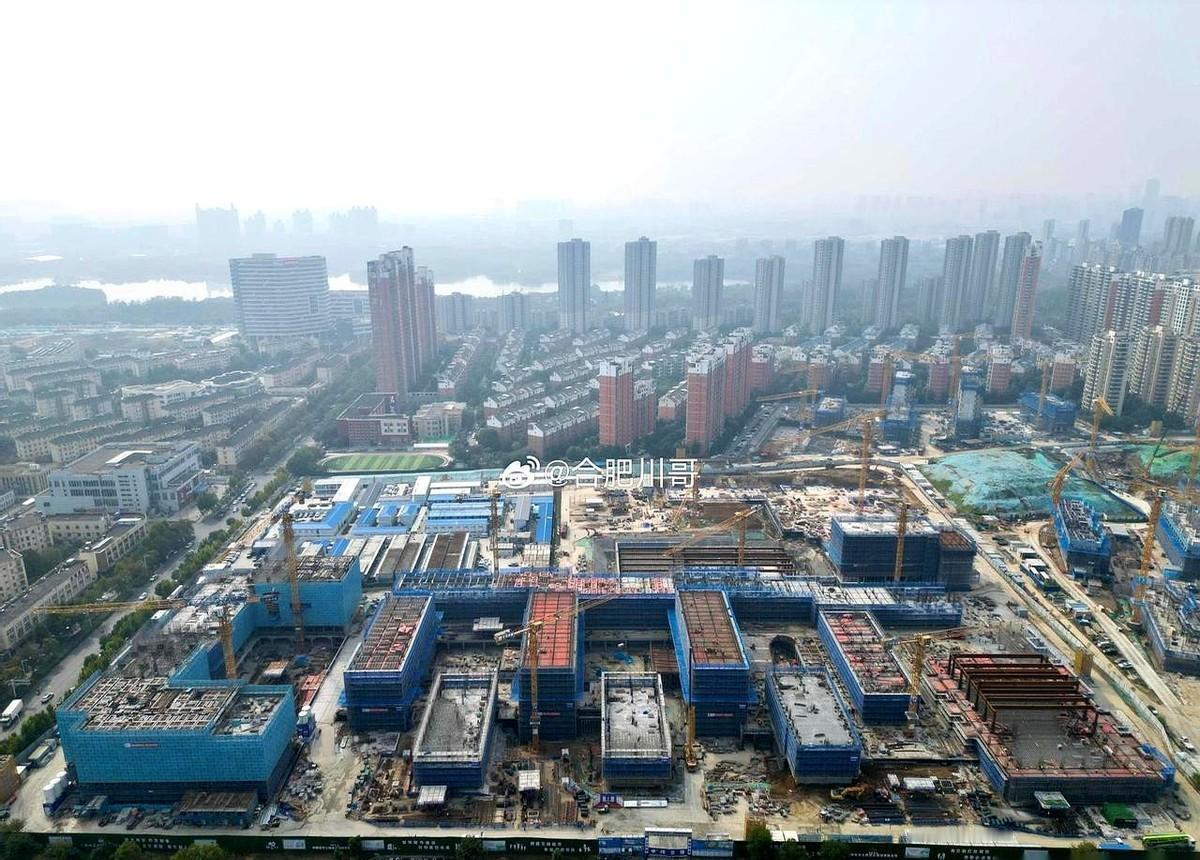 “3000个学位，180亩校园，8个特级教师先到位。”——合肥家长群里，这条