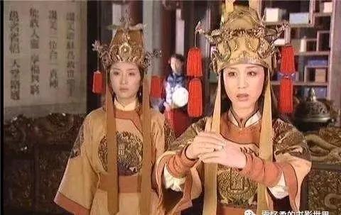 洪秀全把苏三娘召进后宫，许以王妃之位，软磨硬泡三娘坚决不从，恼羞成怒的天王欲强行