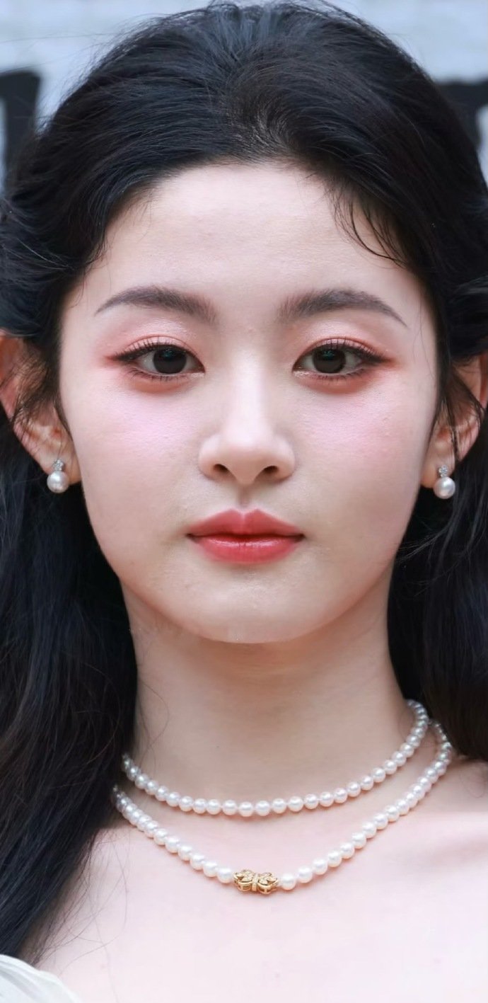 赵晴360度原相机生图直出，这颜值算不算是大美女？​​​