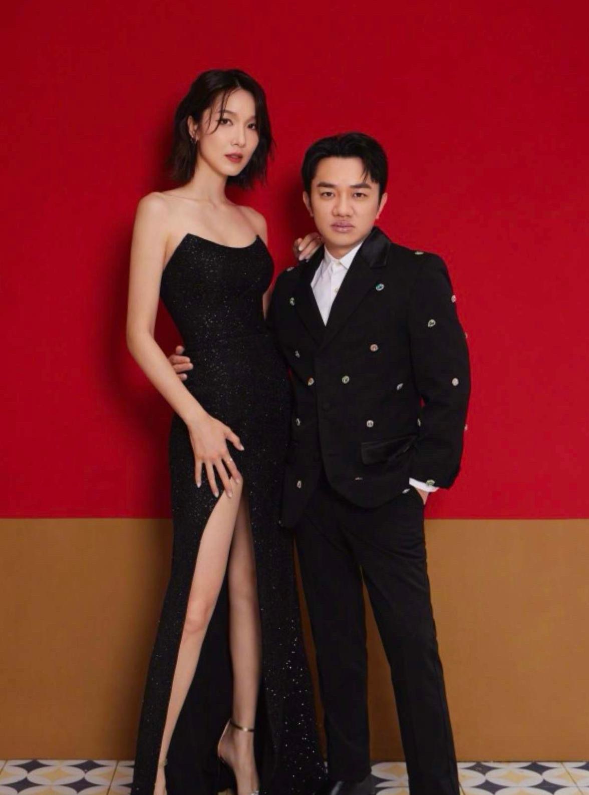 我不能理解这两个人一个是包贝尔的老婆包文婧，一个是王祖蓝的老婆李亚男。这两个女的