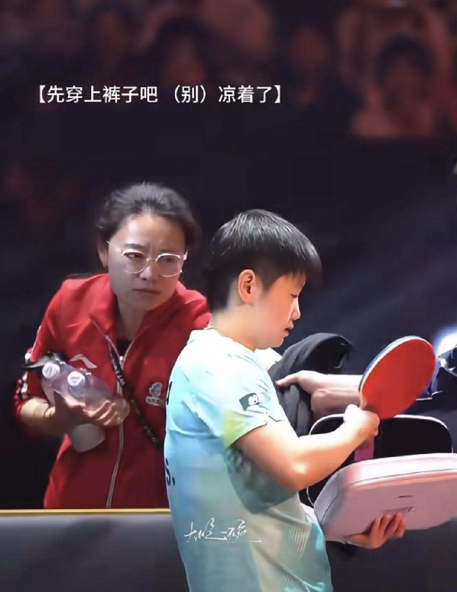 莎莎比赛完，大家注意到任姐说了啥吗？莎莎大满贯和帕拉南比赛完，场边队医任姐第一