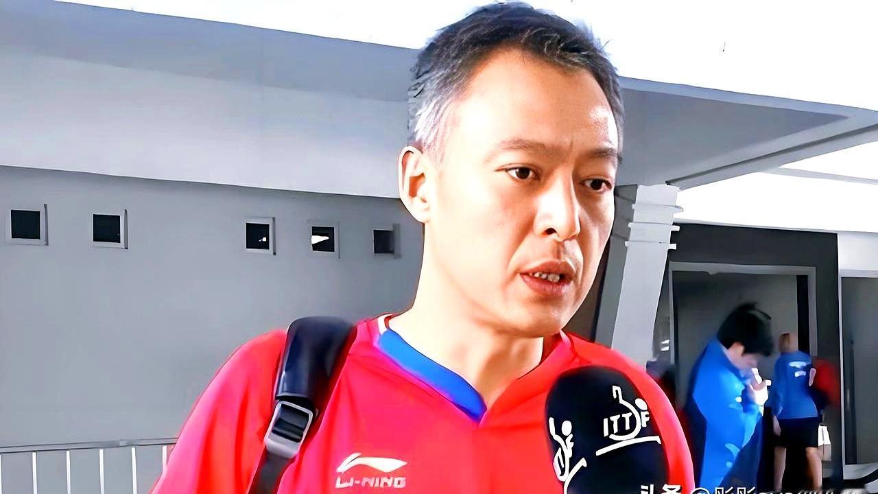 当被问到“带着樊振东是不是省心”时，秦志戬很干脆，摇头。他说这孩子规矩、作风正