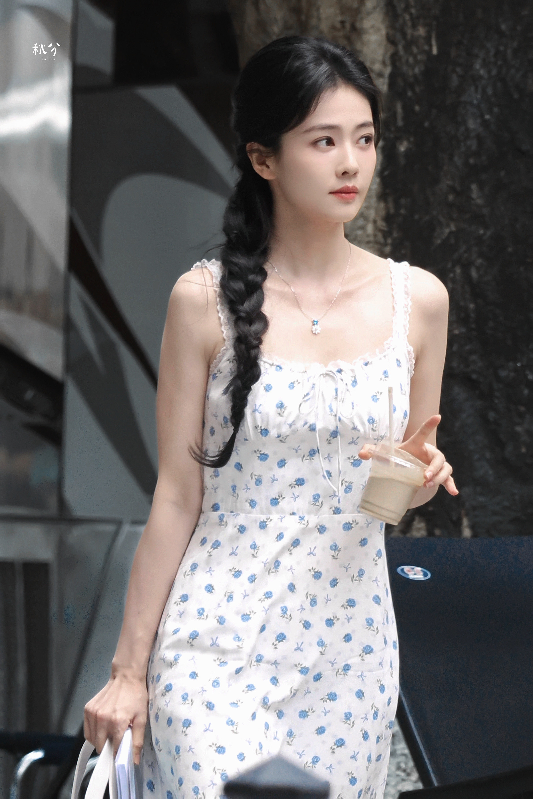 甜甜的韵娜想你今天依旧是粉发白鹿王韵娜