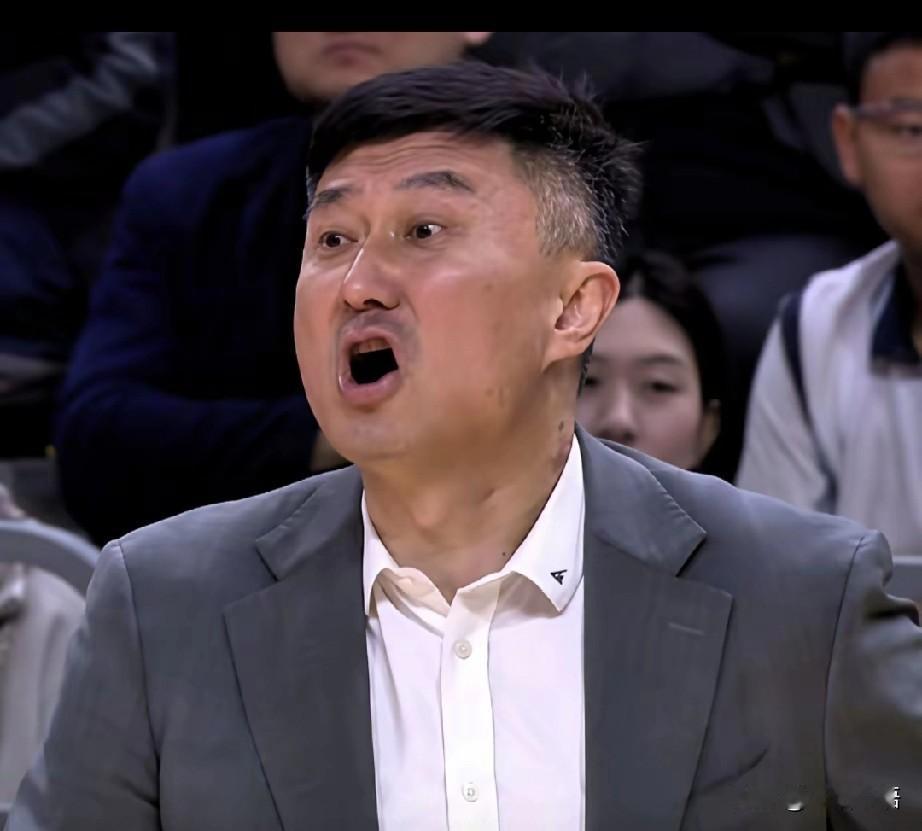 0.00秒球进了，浙江队牛不？广东队太悲催了，我以为剩下十多秒，杜峰肯定得布置