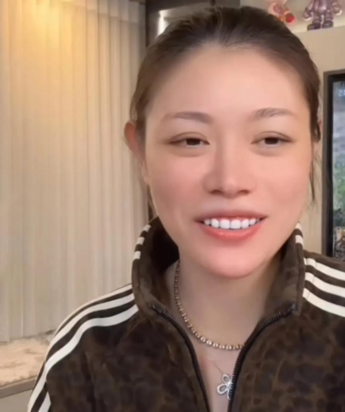 葛荟婕，感谢章子怡！4月10日下午，葛荟婕开了一场直播。有人问她：“章子怡离