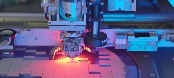 英媒：中国正在测试自研DUV光刻机。英国金融时报称东方大国正在测试自主研发的D