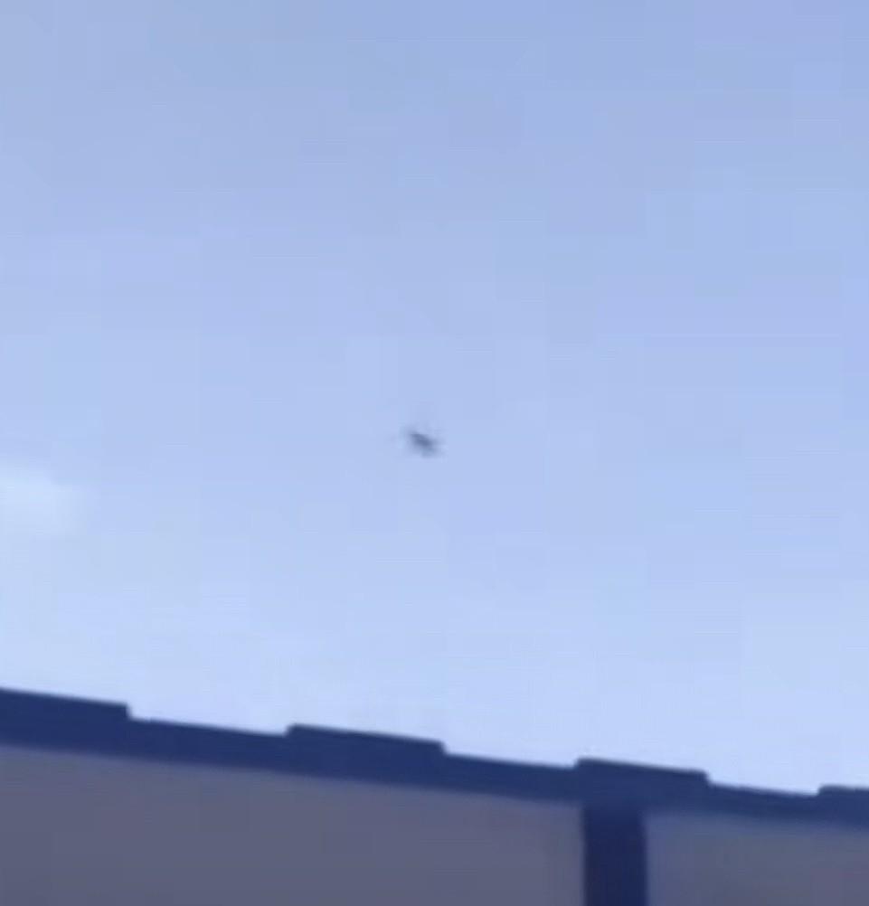 奔赴1300公里，俄罗斯生产沙赫德无人机车间和仓库遭到乌克兰无人机精准打击！火光