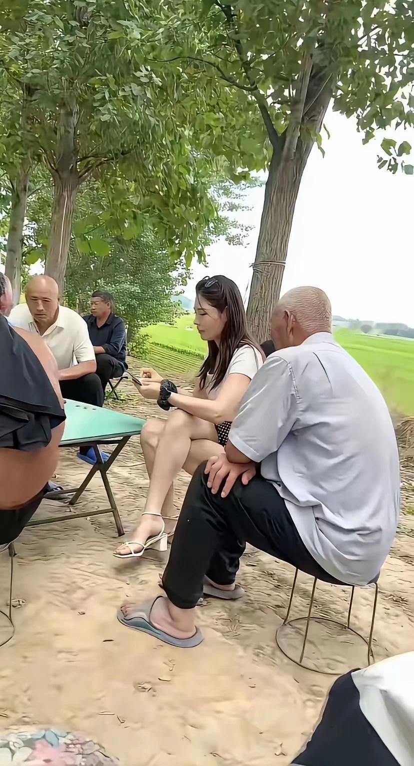 观牌不语真君子。大爷还是做到了。