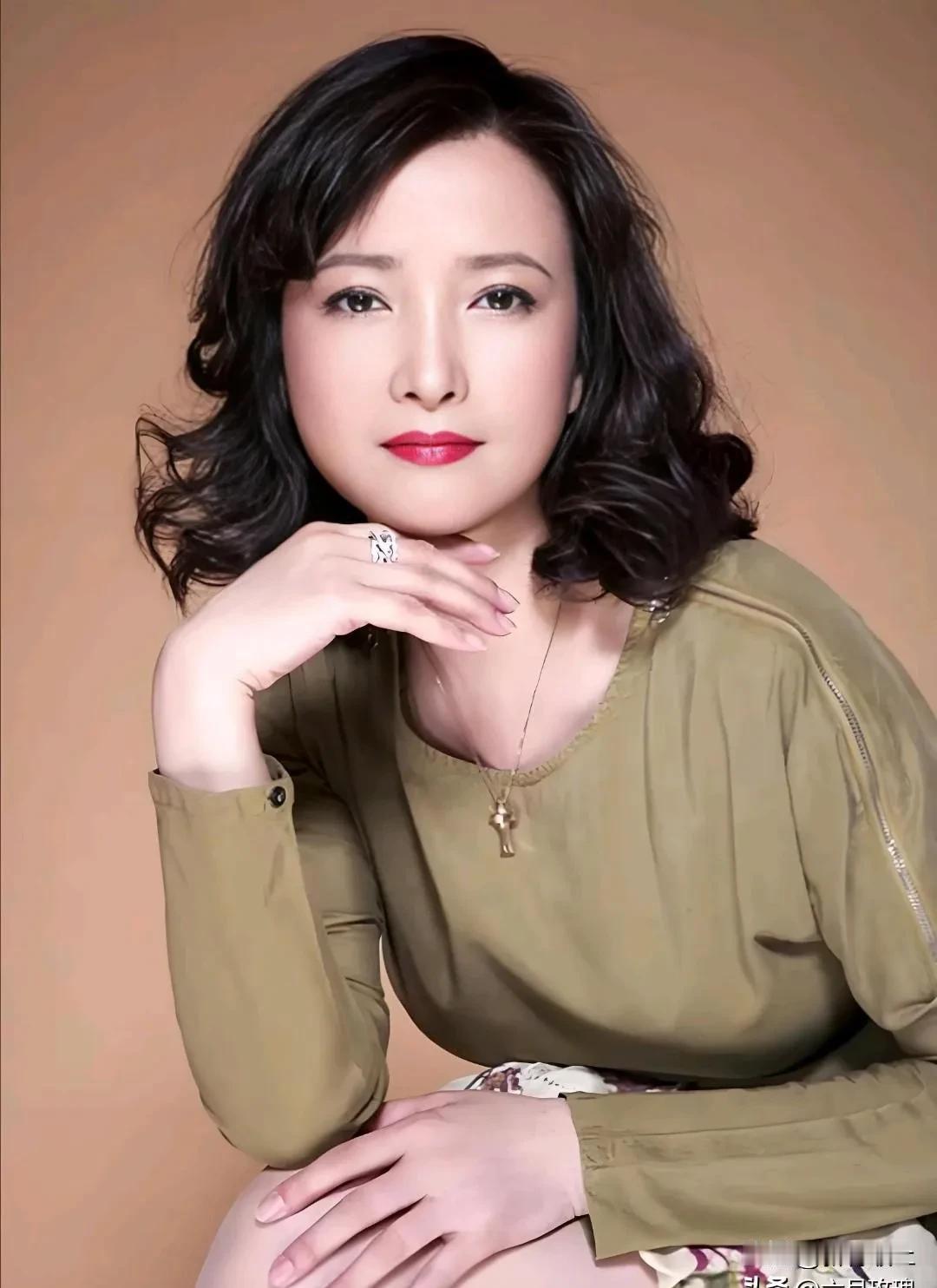 许家啊，争产大戏闹得凶；说大儿子独占就算了，说前妻钱该争我也认了；没想到人家