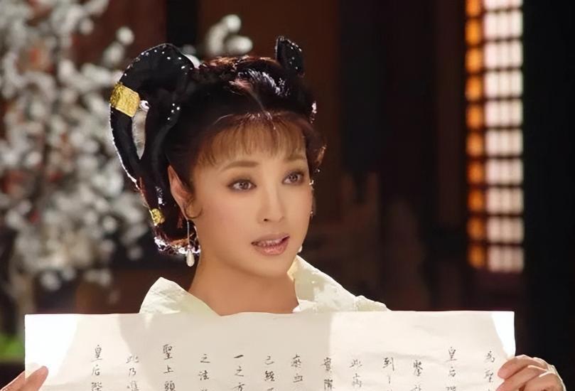 一天夜里，武则天派人传唤太医沈南璆，说肚子疼。当沈南缪小心翼翼把脉时，武则天突然