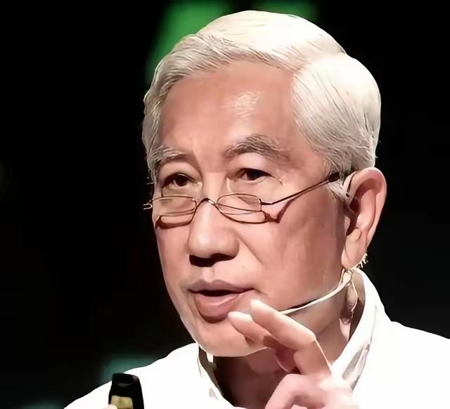 清华一位教授的一席话，听得人后背阵阵发凉。他曾直言：如今满街跑的无人配送车，餐厅
