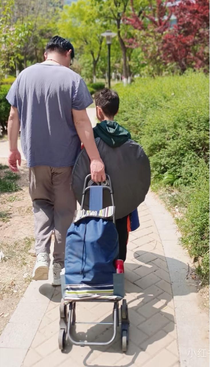 表哥再婚三年，对继子视如己出，可嫂子一句话让他傻眼了。前段时间嫂子在跟表哥