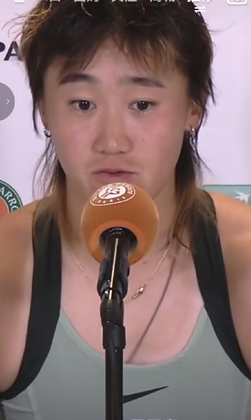 王曦雨赛后，记者这个问题问得好：第一盘从0-3往上打，第二盘从2-4往上打，发球