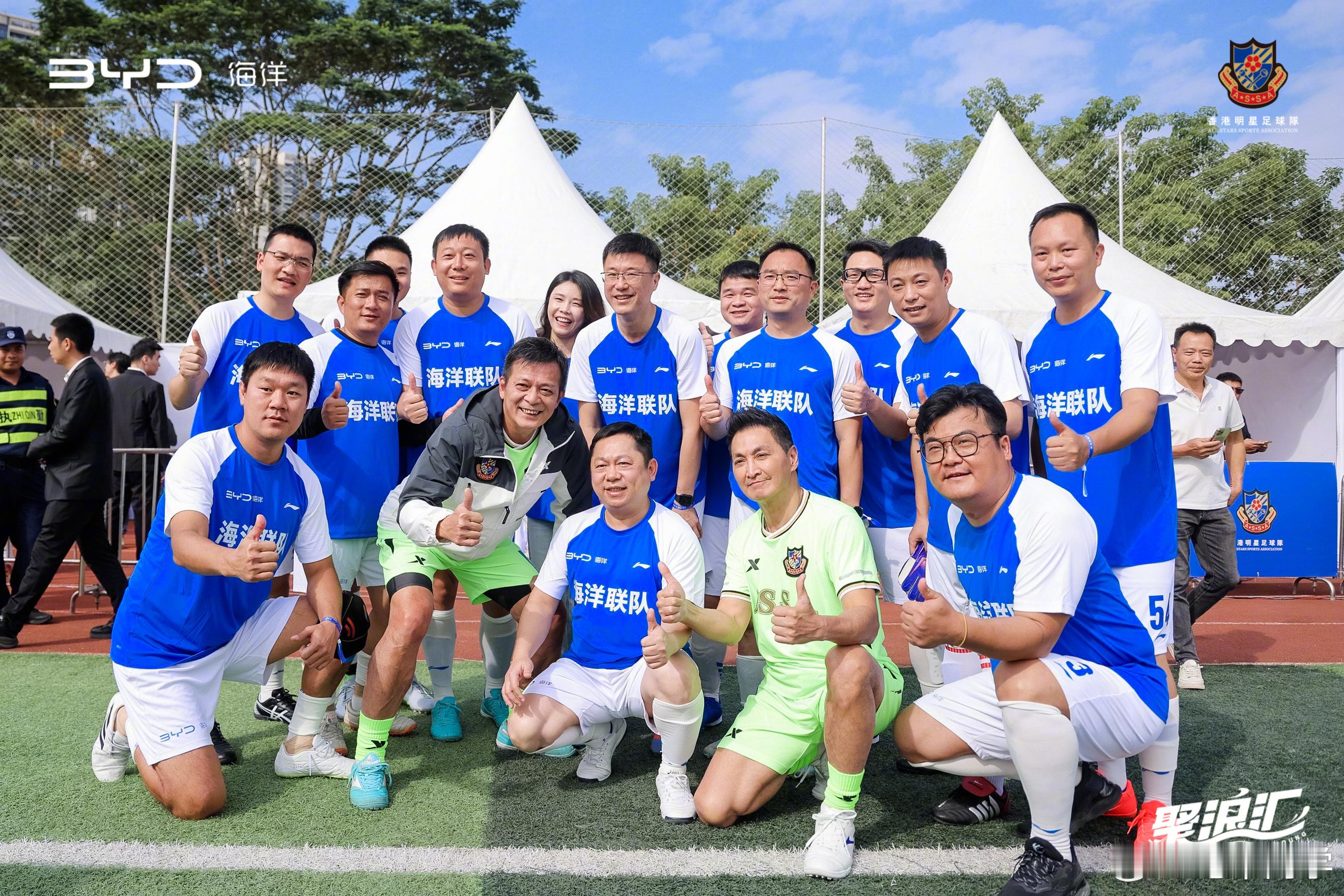 以前坐公交去球场，到中年了自己开车去踢球……方向盘后这半小时，算不算中年人工作与