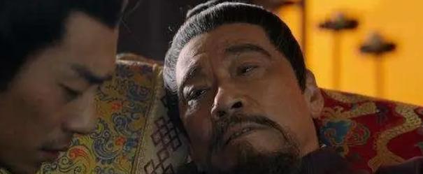 1424年，朱棣驾崩，太监对内阁杨荣说：“咱们秘不发丧，用锡融成一口大棺材，将陛