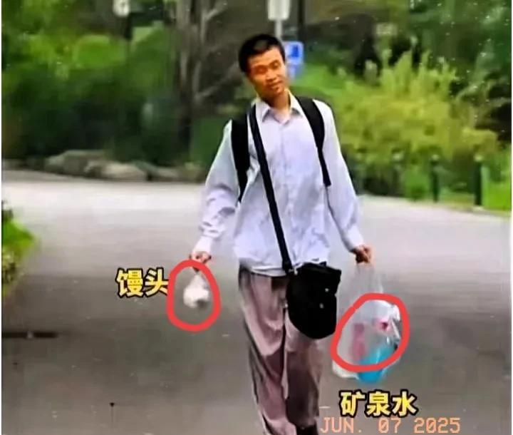 刚刚查了一下韦神不吃肉的原因不查不知道，一查才明白！韦东奕不吃肉，不是因为牙