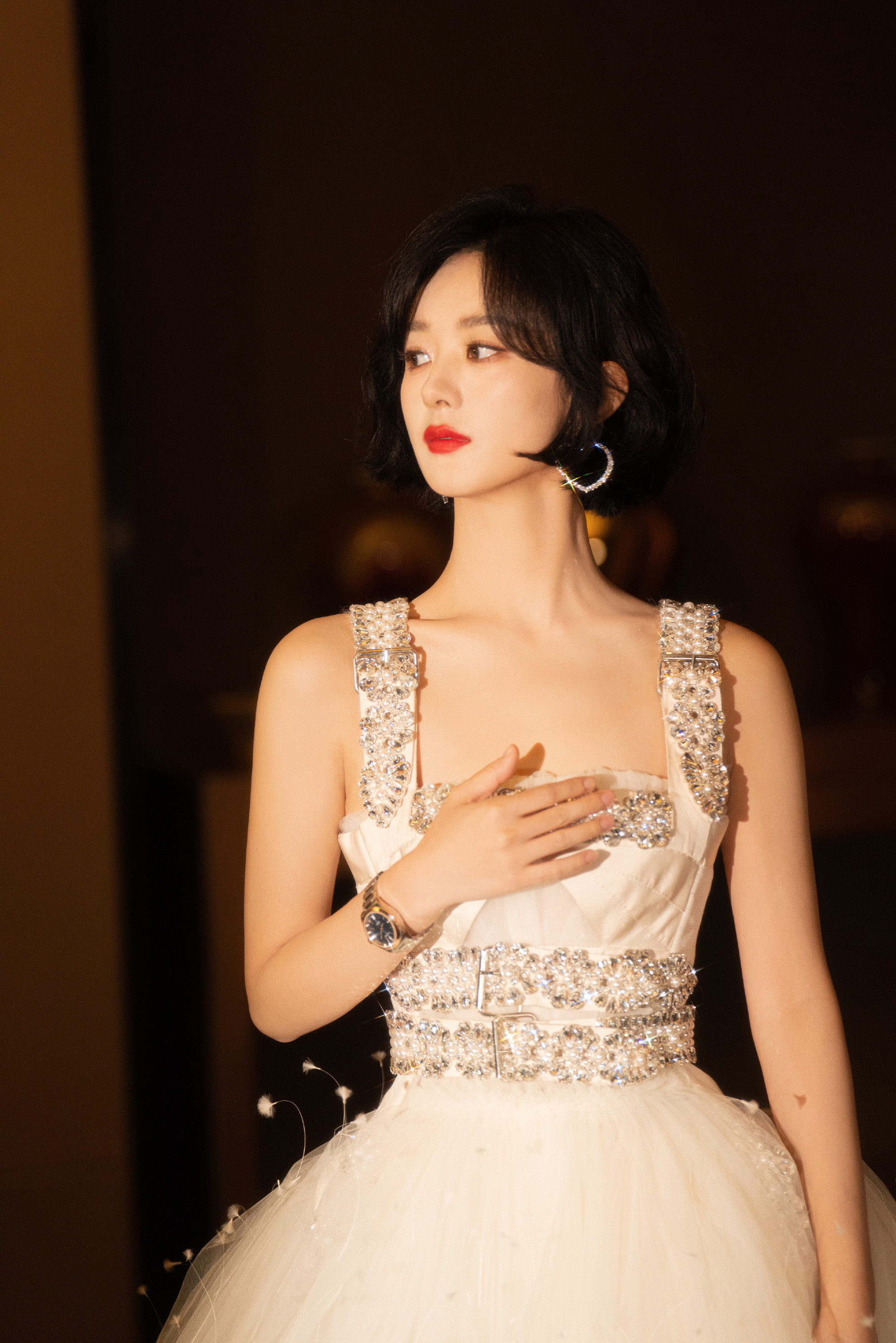 赵丽颖二封金鹰视后：浪漫轻纱，浮光若絮，静影流深。赵丽颖