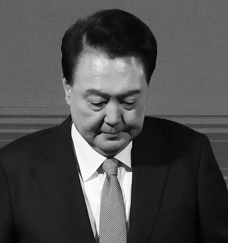 我早就料到尹锡悦会出事，但没想到法院的判决竟然来得这么快、这么直接！7月2