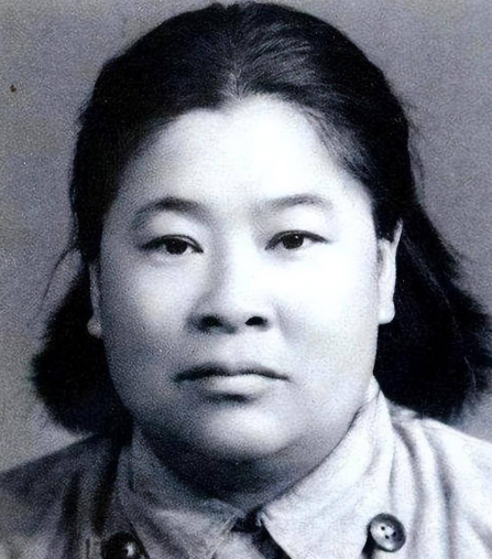 1937年，红一方面军周子昆大婚，毛泽东、周恩来、朱德都来了，新娘却不敢出来见客