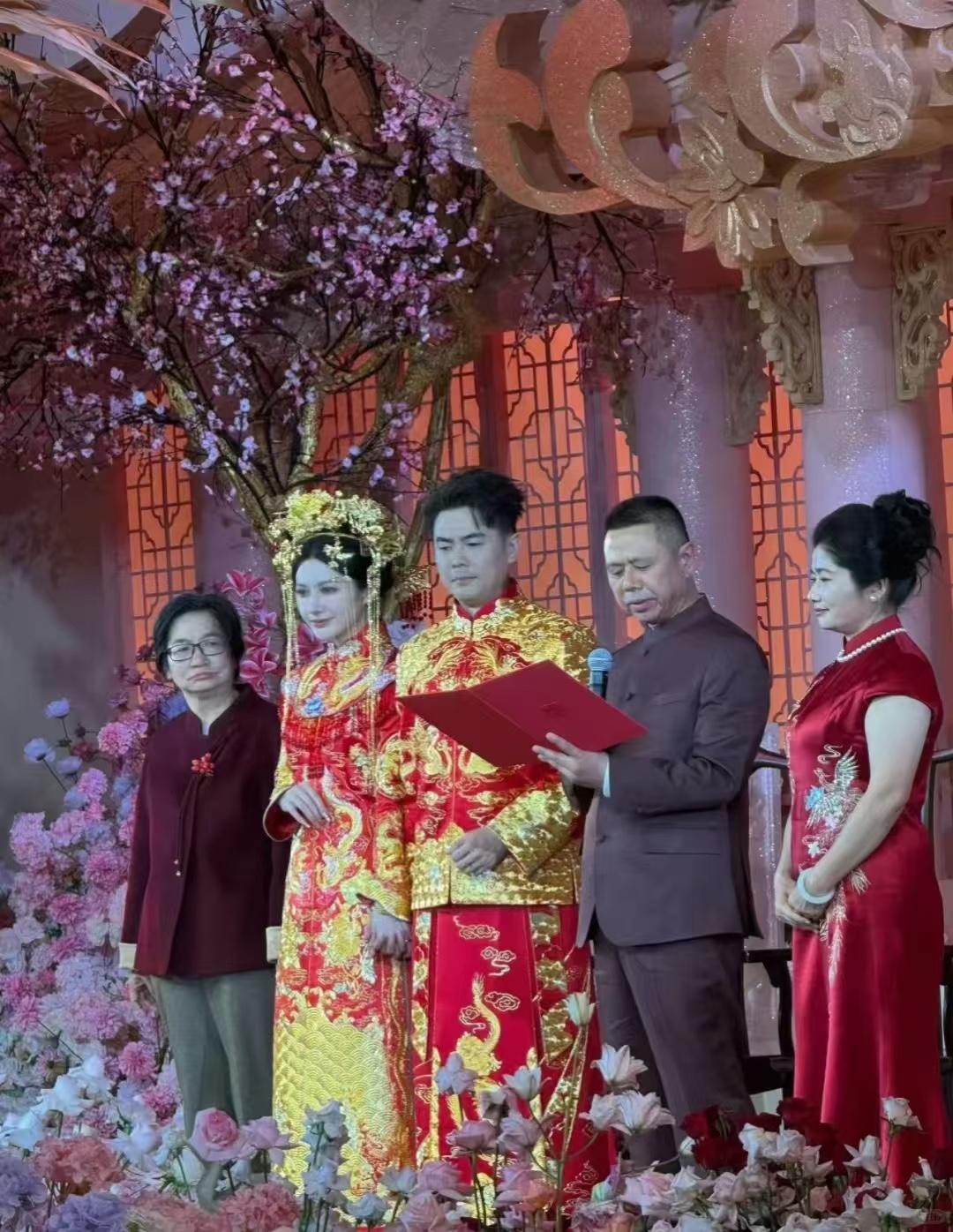 这次是真的理解霸王茶姬的创始人王俊杰了他在婚礼现场上哭的鼻涕一把泪一把不