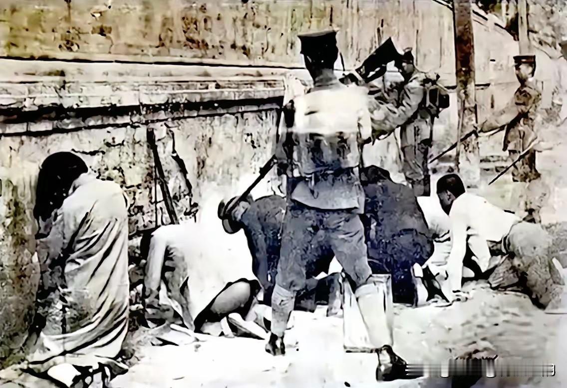 1937年南京城内到处都是这样的情景，日寇的残暴超乎你的想象，这是1937年发生