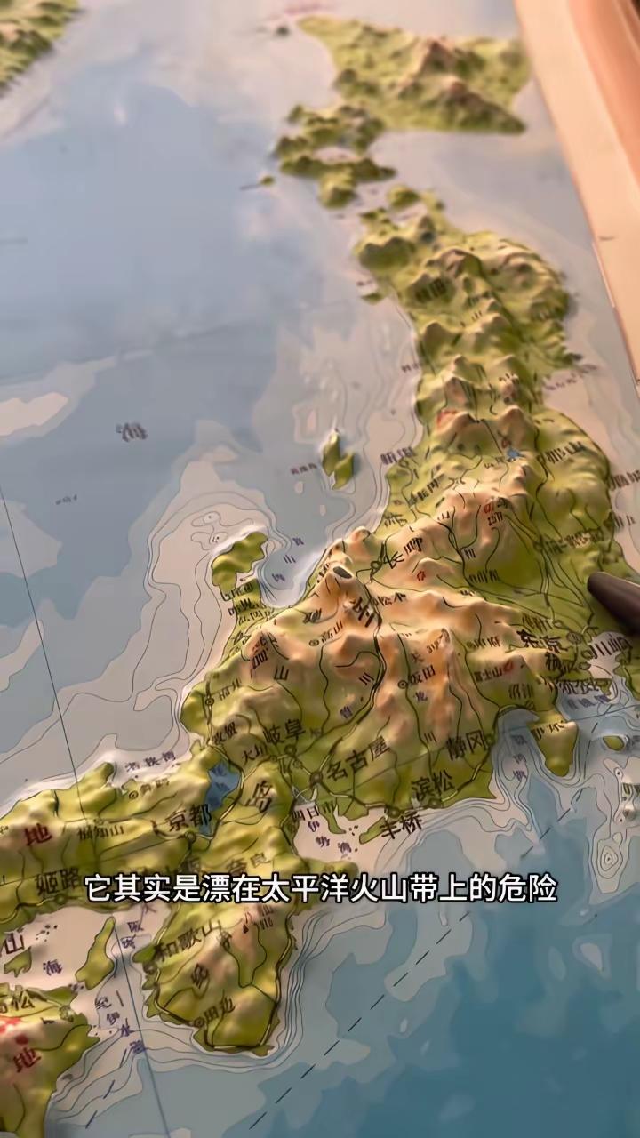 最近人们讨论日本，总容易停留在它是个“岛国”的表面印象上。但真正把3D立体地形图