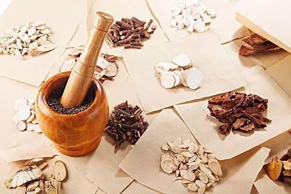 三味药，一通一化一补，颈脉斑块消，血脉复畅达！在中医理论里，颈部血脉的通畅与