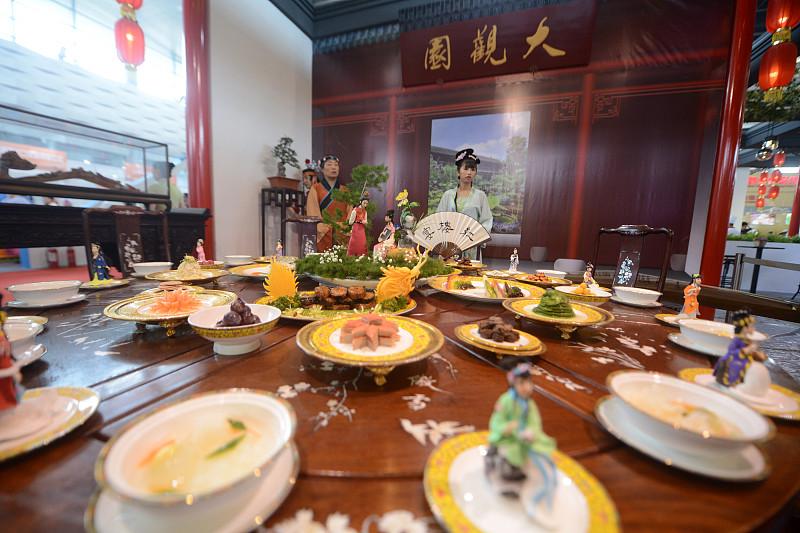 《红楼梦》还什么叫《红楼梦》的？早年读《红楼梦》，只觉书名玄虚费