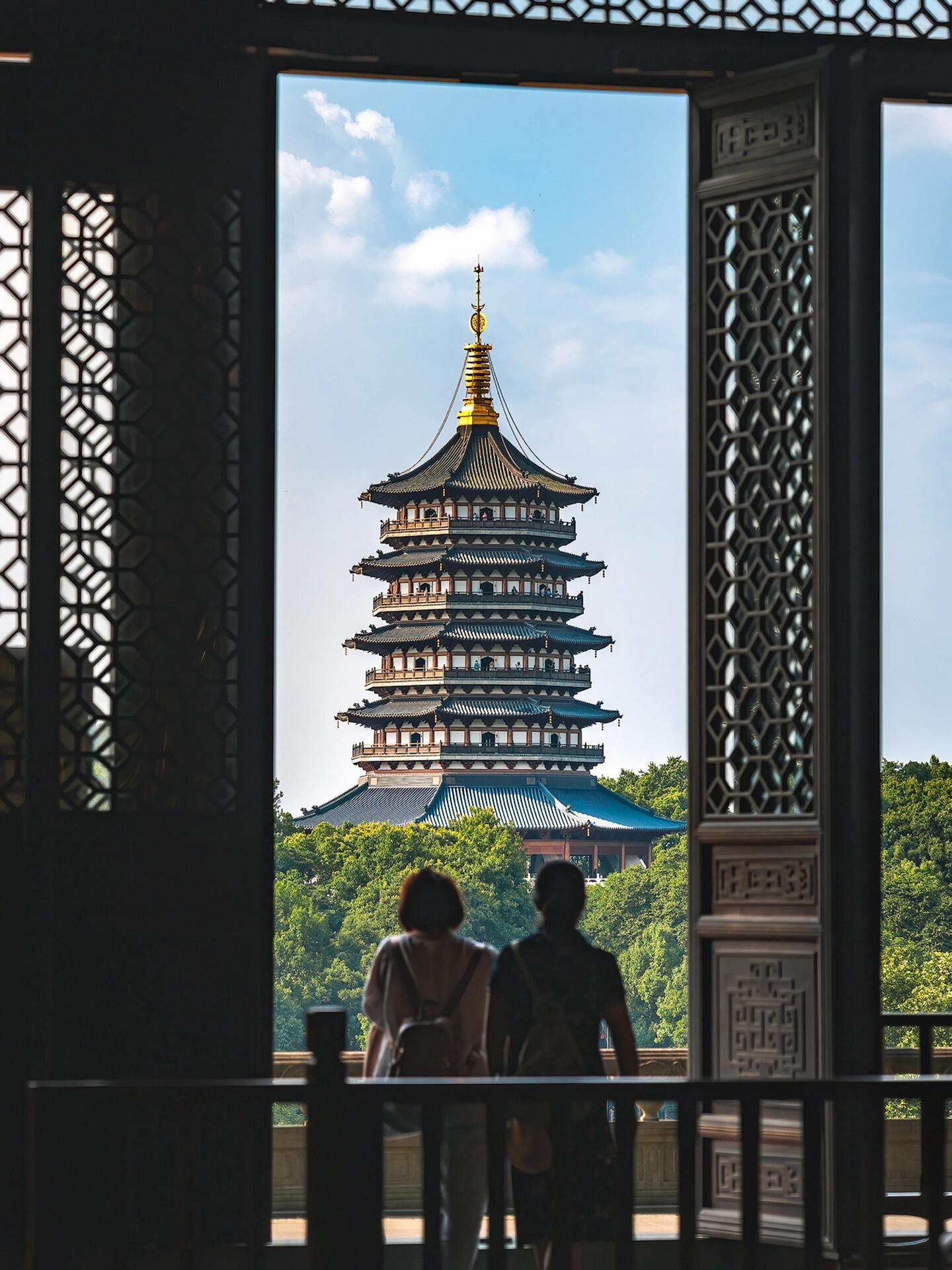 1.白天醒着时候，随时舌抵上腭。只要记得就这样做2.懂得积蓄能量，睡一晚嘴巴没说