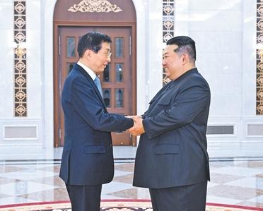 朝鲜最高规格欢送中国。当地时间7月17日，中国代表团正式结束了对朝鲜的正式友好访