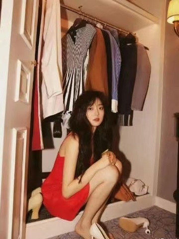 看了孙千才知道，原来真有43码的高跟鞋啊！​​​