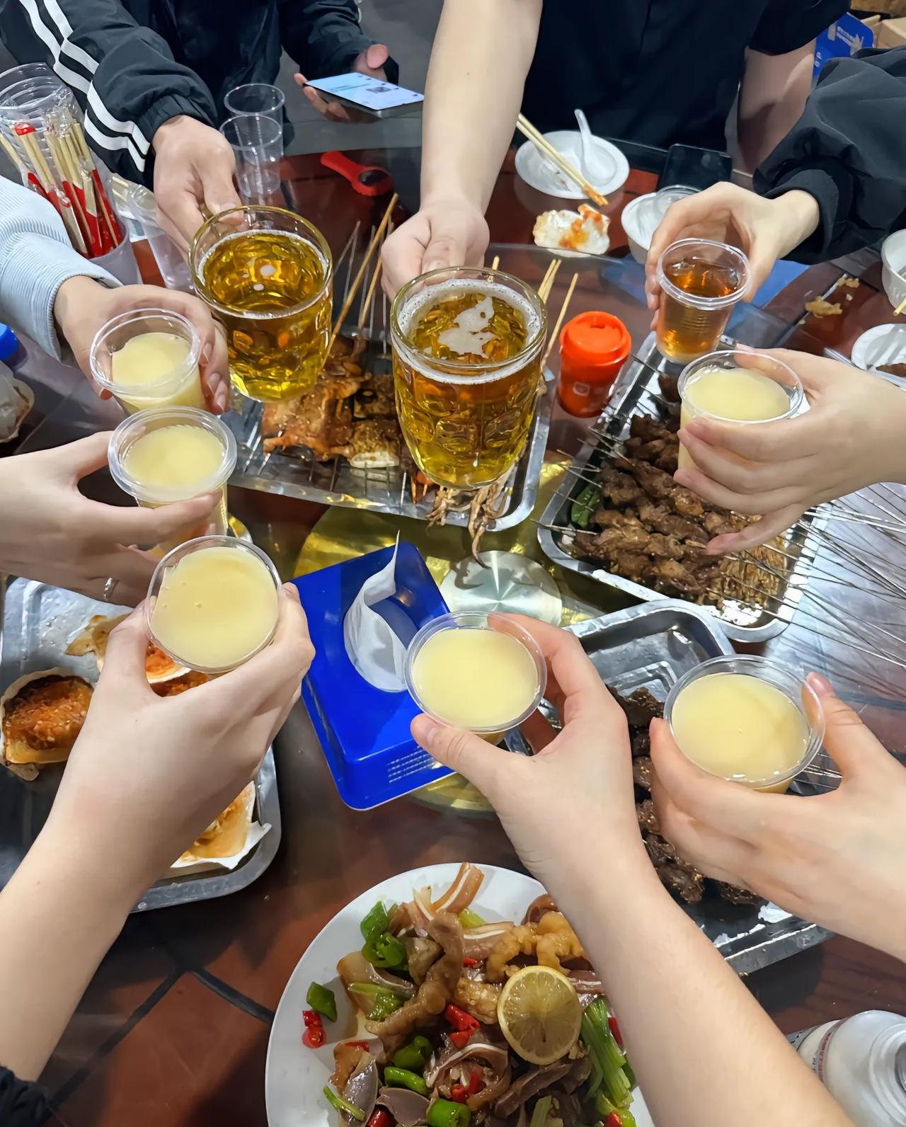 四年了，终于在同学聚会上，碰到了当年借走我30000元不还的女生。我直接问她