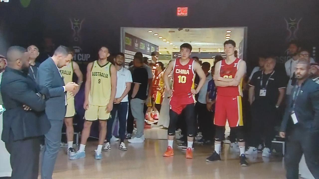 中国队终于没有迈过澳大利亚队，以一分败给了澳大利亚，但是中国队打的是真好。澳大利