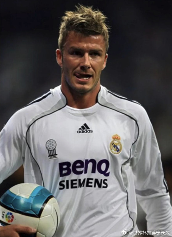 英格兰足坛历史五大球星排名！大家认同吗？1.博比·查尔顿：世界杯+欧冠冠军，金