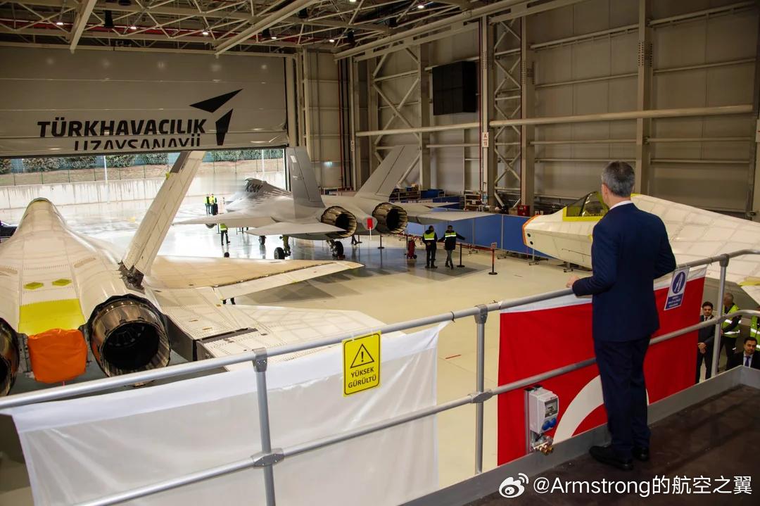 土耳其KAANP1和P2原型机下线，与首飞验证机P0不同，P1和P2在结构上进