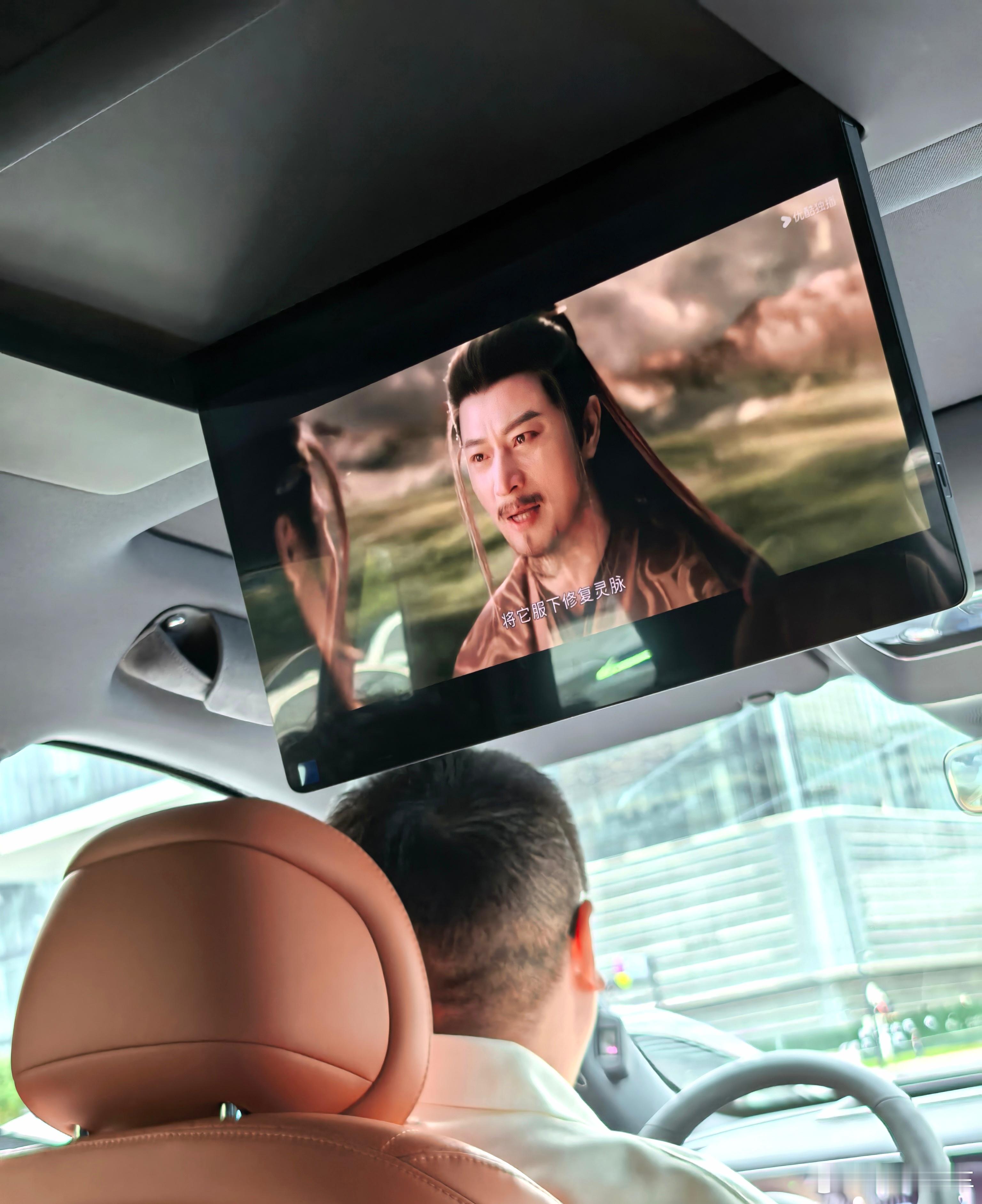坐全新问界m7后排看电视真舒服，屏幕又大又清晰我和汽车的日常​​​