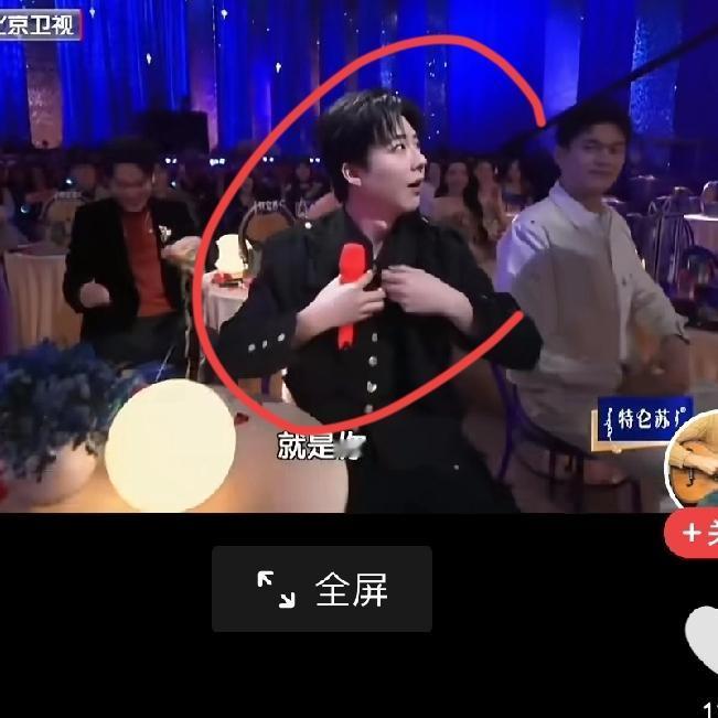 刘宇宁跨年两次遇伴奏翻车，反杀成名场面！这才是内娱真唱的底气！