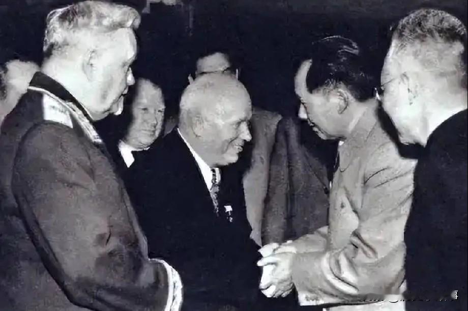 斯大林和赫鲁晓夫谁对我们援助最大？斯大林时期，对华援助虽然说是援助156个项目，