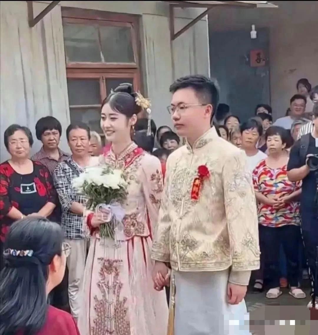 这婚结的唯一高兴的只有新娘你们知道为什么吗