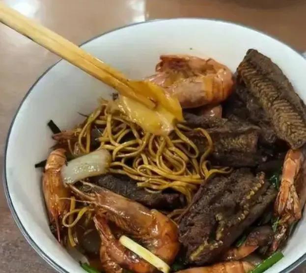 2188元一碗面？别被数字牵着鼻子走了，这整件事从头到尾就是一场精心算过的"挨骂
