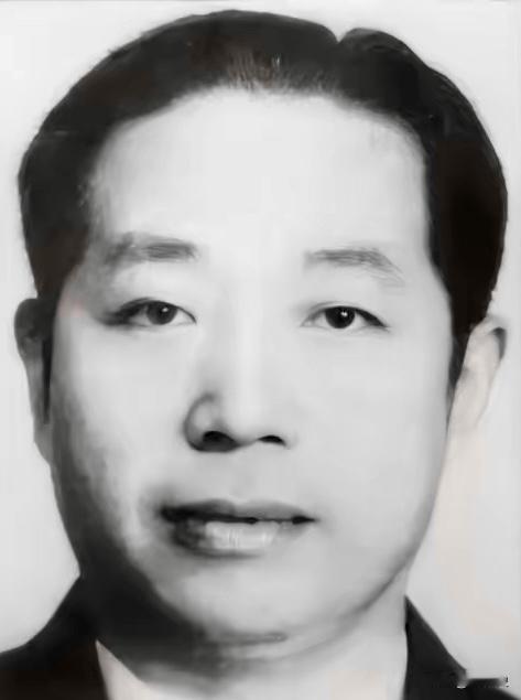 1937年，刺蒋失败后，百变杀手华克之投奔延安，伟人看到后却当场断言：你绝不能留