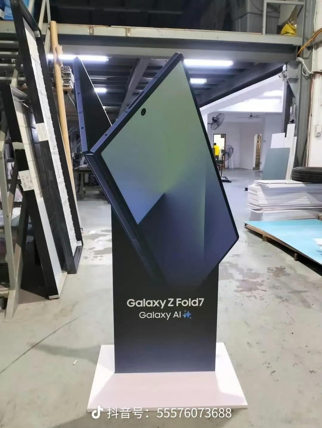 三星GalaxyZFold7就要来啦，卧了个槽，真的薄，不知道会不会比国产