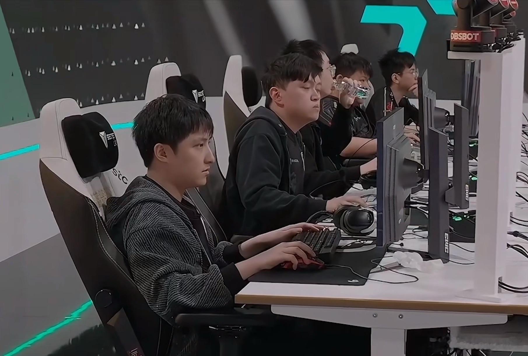 国外解说NIX锐评XG“XG需要一个团队大脑来指挥这他们，一个能告诉他们什么时候