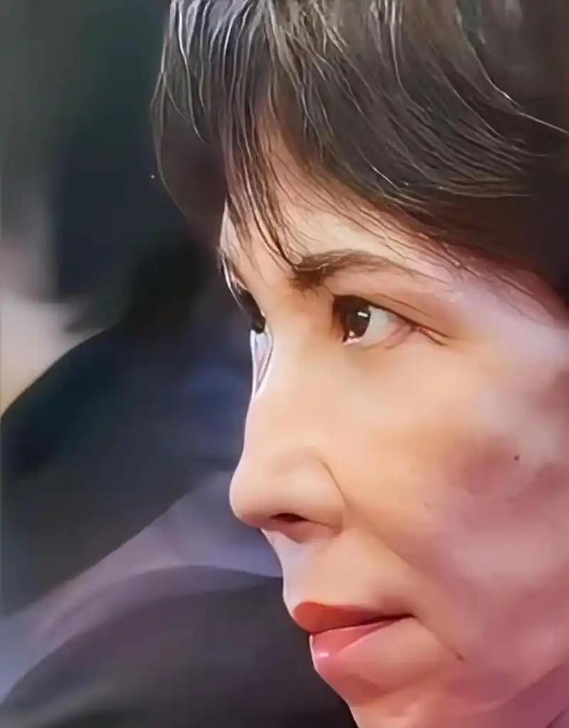 日本发生7.7级大地震，满地废墟，却连一个主动伸出援手的国家都没有。高市早苗这回