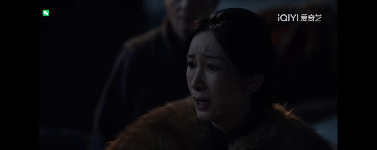 《生万物》看了两集第一个不由自主笑出来的地方是因为秦海璐表演上的处理。这里的情