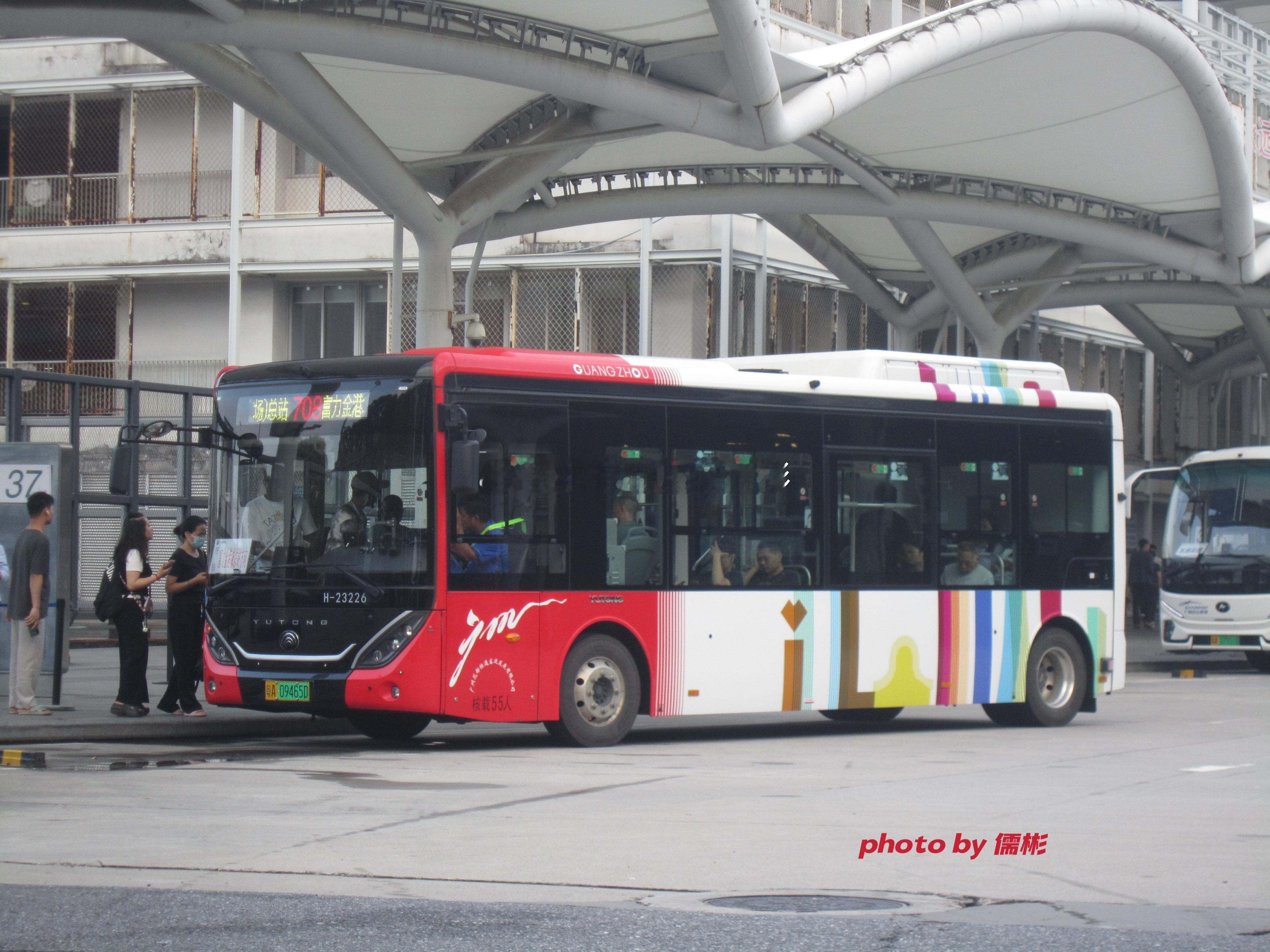 广州白云机场T2航站楼东客运站打卡这是我在T1关闭之后首次来T2这里拍车，这里机
